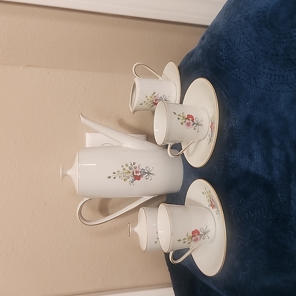 Source Unknown White Floral and Gold Dining Tea Set - Picture 4 of 5